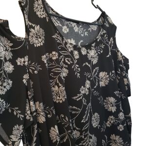 Floral cold shoulder short sleeve top
